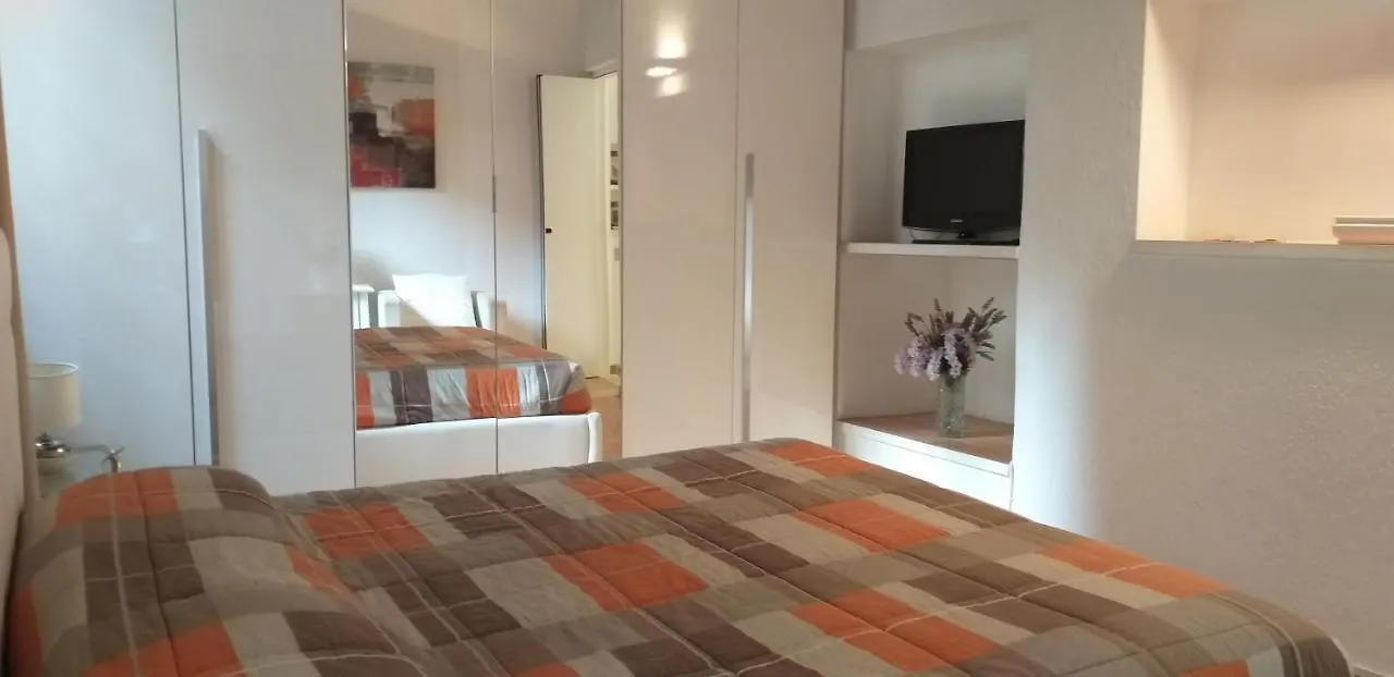 Cozy Navona Apartment Рим